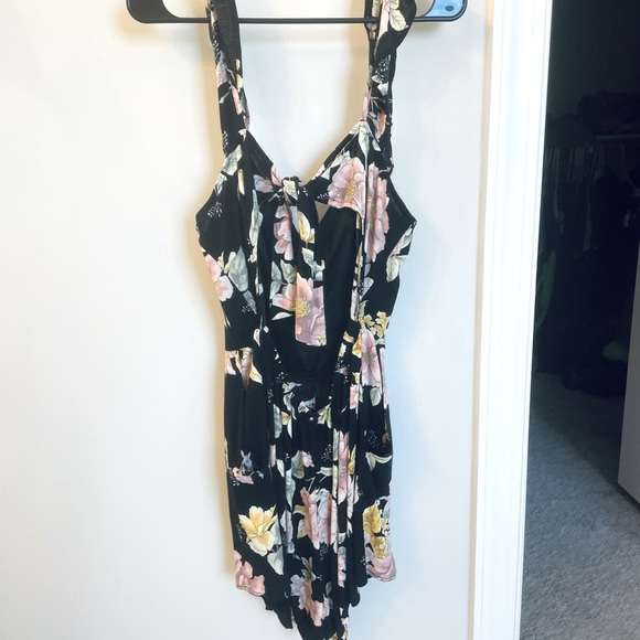 Floral Romper Backless - Picture 2 of 2